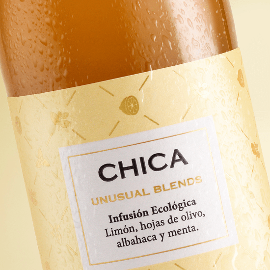 Chica · Limón, hojas de olivo, albahaca y menta