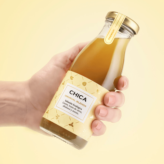 Chica · Limón, hojas de olivo, albahaca y menta