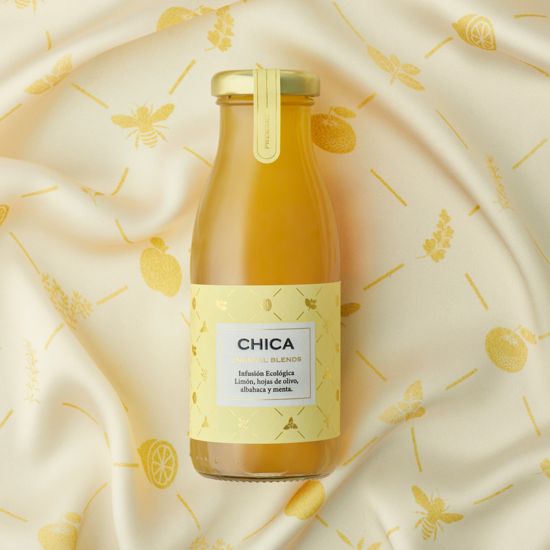 Chica · Limón, hojas de olivo, albahaca y menta